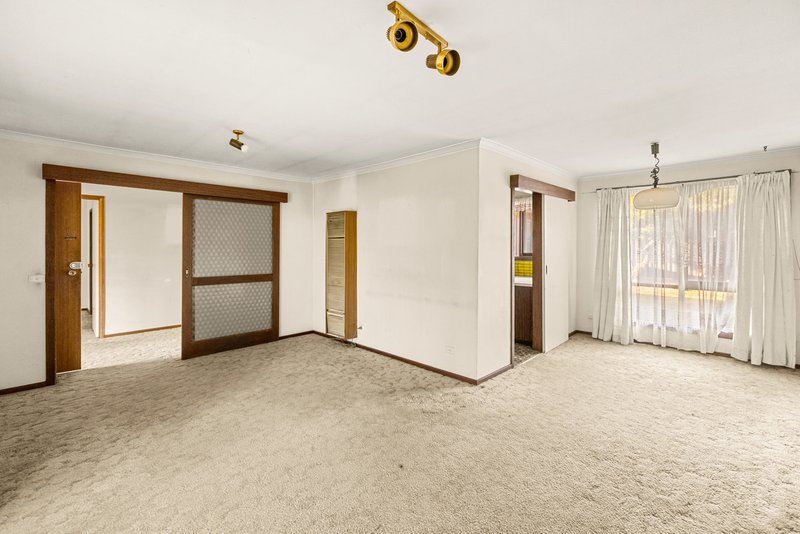Photo - 56 Greaves Street South, Werribee VIC 3030 - Image 5