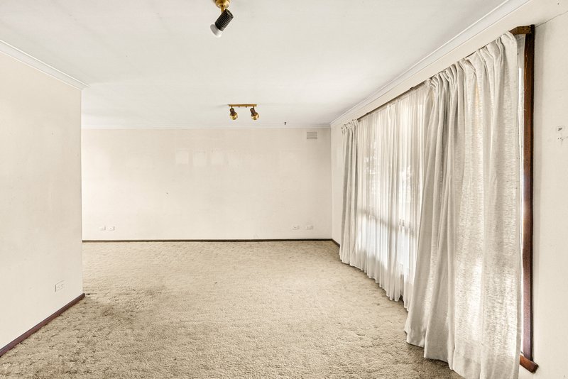 Photo - 56 Greaves Street South, Werribee VIC 3030 - Image 6