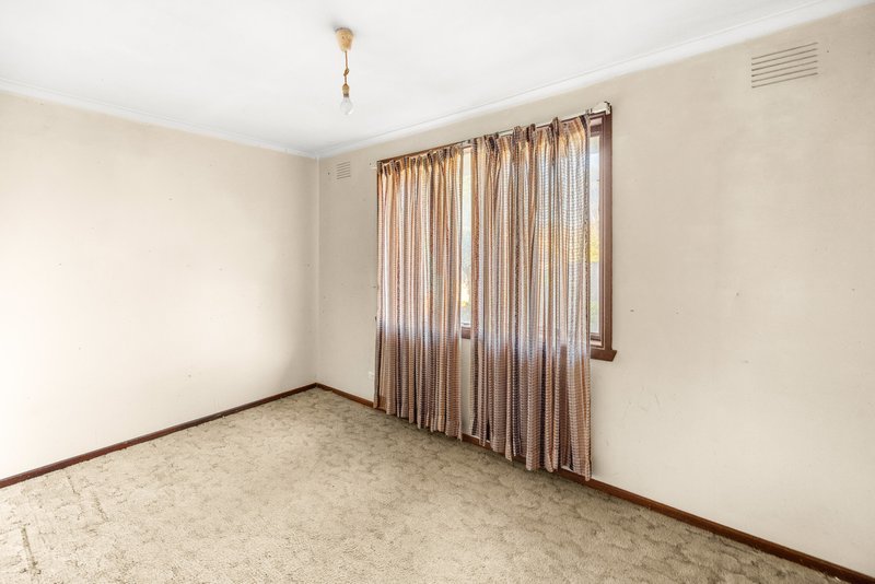 Photo - 56 Greaves Street South, Werribee VIC 3030 - Image 9