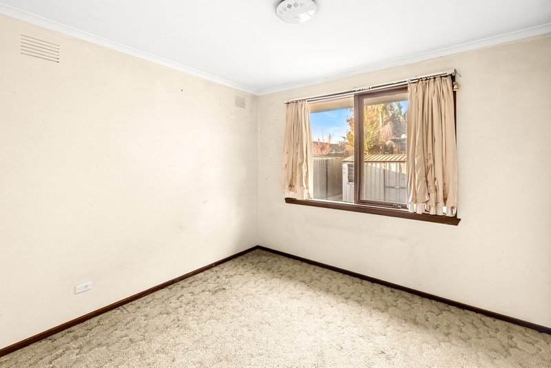 Photo - 56 Greaves Street South, Werribee VIC 3030 - Image 11