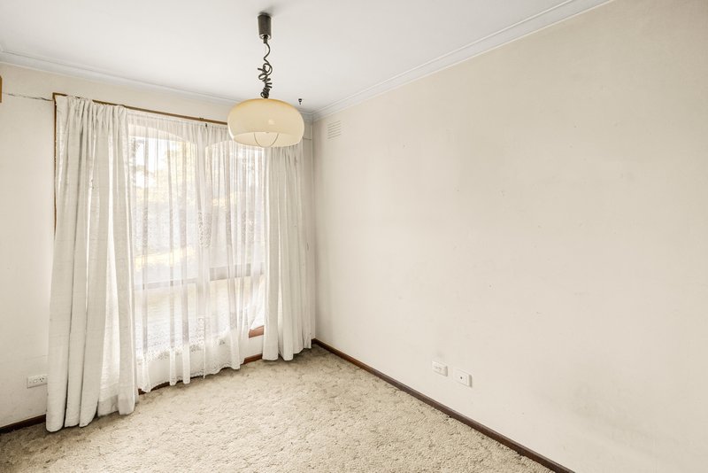 Photo - 56 Greaves Street South, Werribee VIC 3030 - Image 13