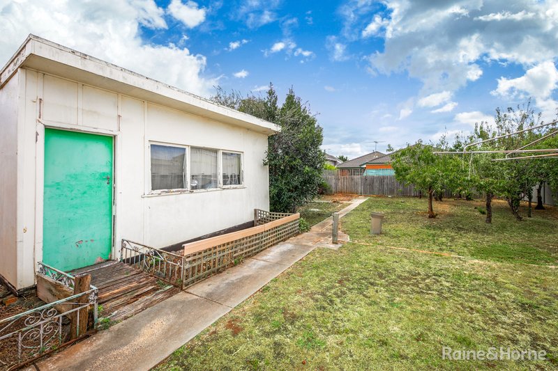 Photo - 56 Hamilton Street, Niddrie VIC 3042 - Image 11