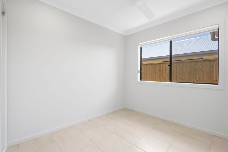 Photo - 56 Hewing Place, Park Ridge QLD 4125 - Image 4