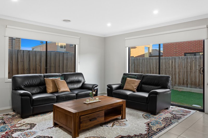 Photo - 56 Honolulu Drive, Point Cook VIC 3030 - Image 4