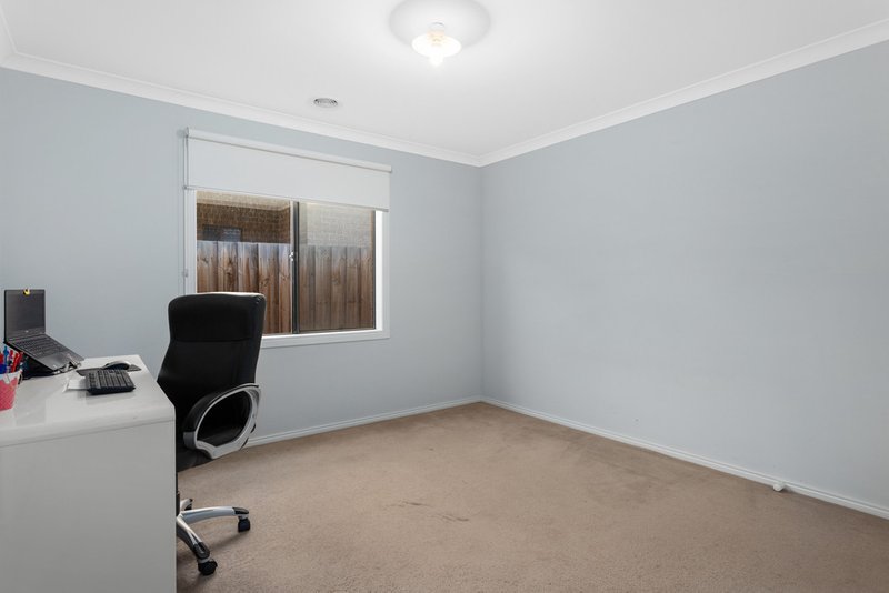 Photo - 56 Honolulu Drive, Point Cook VIC 3030 - Image 10