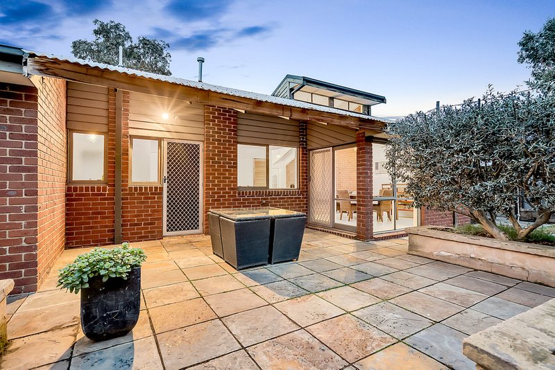 Photo - 56 Hothlyn Drive, Craigieburn VIC 3064 - Image 18