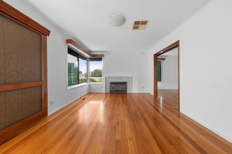 Photo - 56 Huskisson Avenue, Lalor VIC 3075 - Image 4