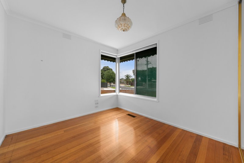 Photo - 56 Huskisson Avenue, Lalor VIC 3075 - Image 7