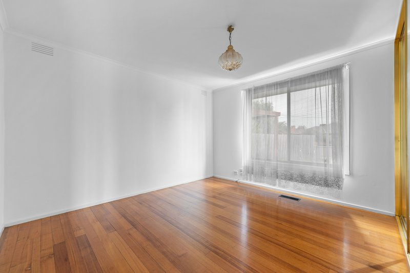 Photo - 56 Huskisson Avenue, Lalor VIC 3075 - Image 9