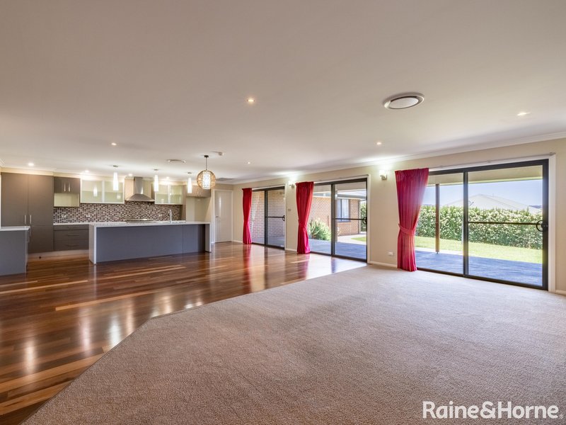 Photo - 56 Ilumba Way, Kelso NSW 2795 - Image 4