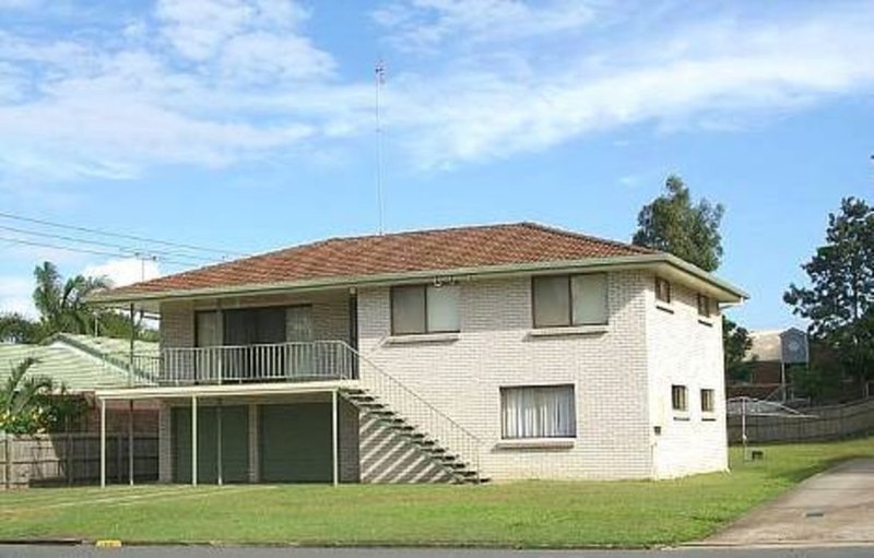 Photo - 56 Imperial Parade, Labrador QLD 4215 - Image 3