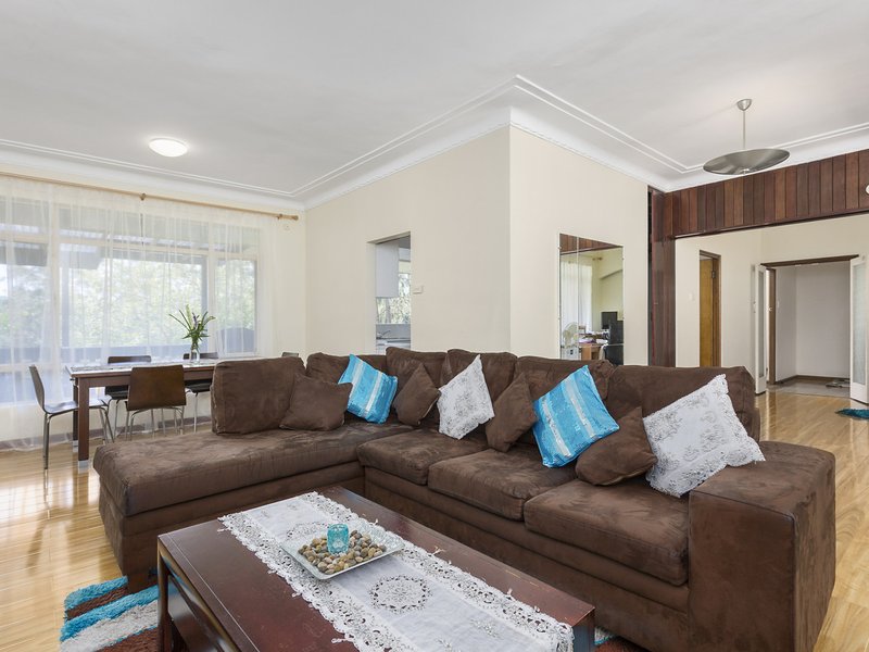 Photo - 56 Manor Road, Hornsby NSW 2077 - Image 3