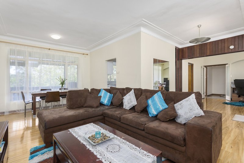 Photo - 56 Manor Road, Hornsby NSW 2077 - Image 10