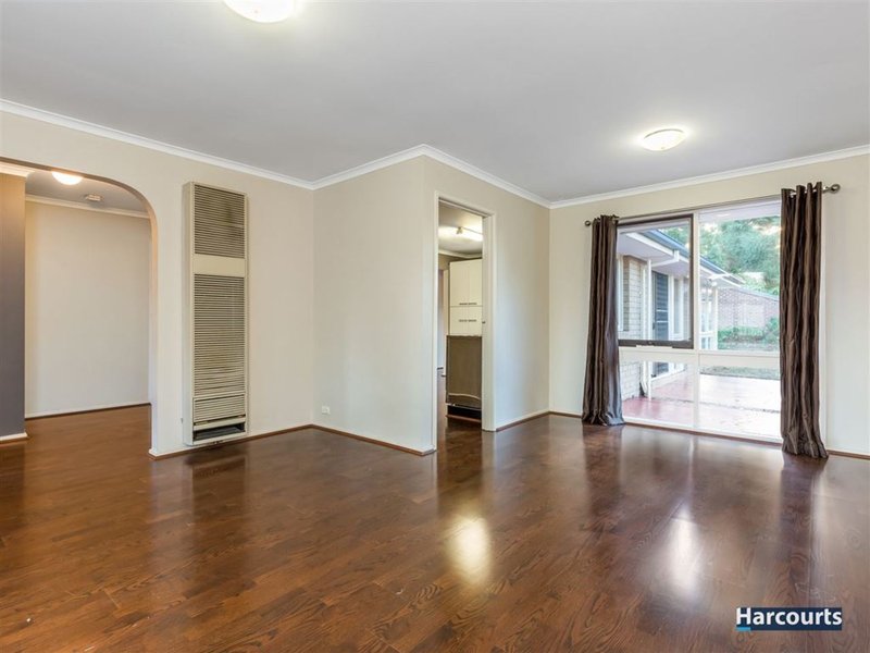 Photo - 56 Mantung Crescent, Rowville VIC 3178 - Image 2