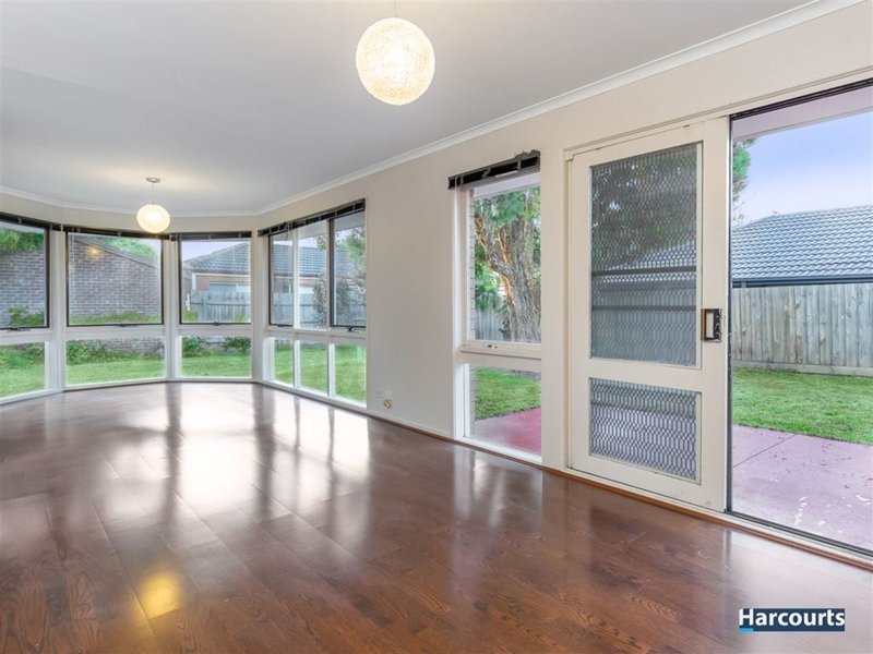 Photo - 56 Mantung Crescent, Rowville VIC 3178 - Image 4