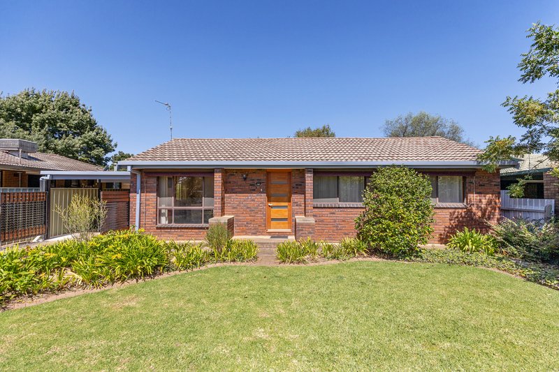 56 Maple Road, Lake Albert NSW 2650