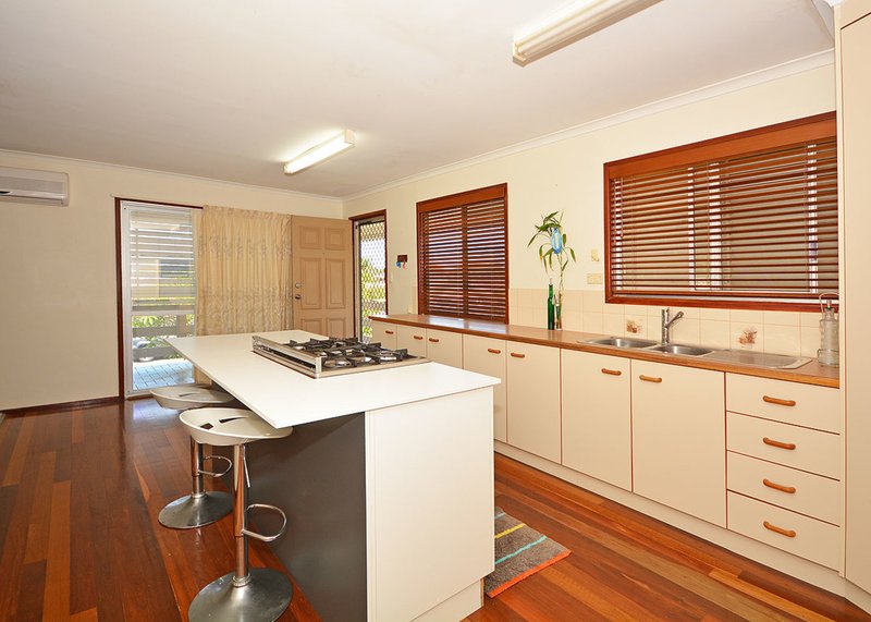 Photo - 56 Margaret Street, Urangan QLD 4655 - Image 6