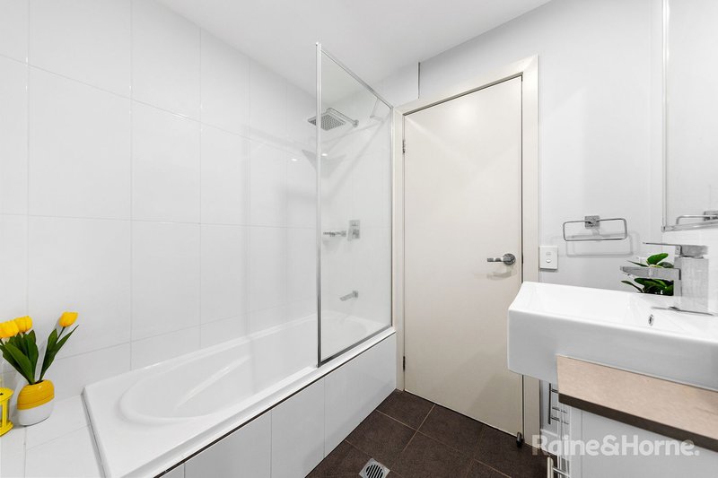 Photo - 56 Mellish Parade, Glenfield NSW 2167 - Image 4