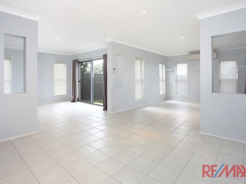 Photo - 56 Merrilaine Cres , Merrimac QLD 4226 - Image 3