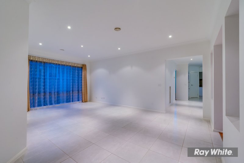 Photo - 56 Middle Park Drive, Sanctuary Lakes VIC 3030 - Image 4