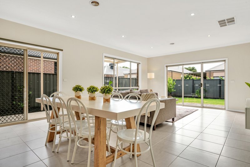 Photo - 56 Newbury Boulevard, Craigieburn VIC 3064 - Image 9