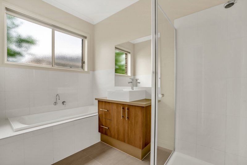 Photo - 56 Newbury Boulevard, Craigieburn VIC 3064 - Image 16