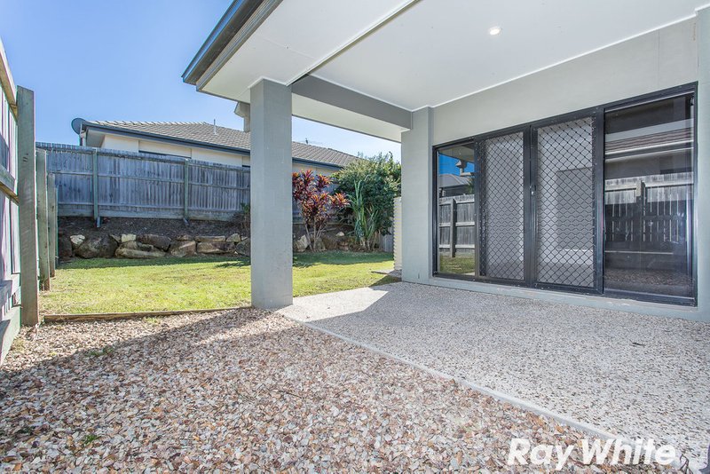 Photo - 56 Nicklaus Pde Drive, North Lakes QLD 4509 - Image 5