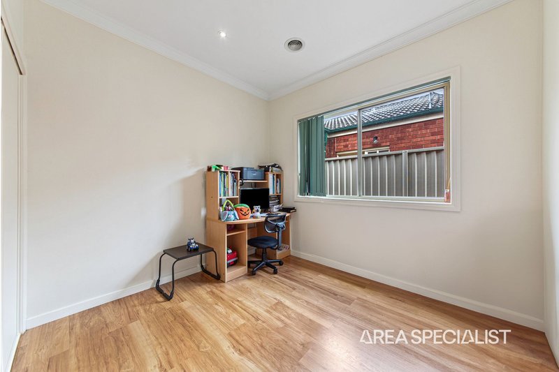 Photo - 56 Oaklands Way, Pakenham VIC 3810 - Image 12