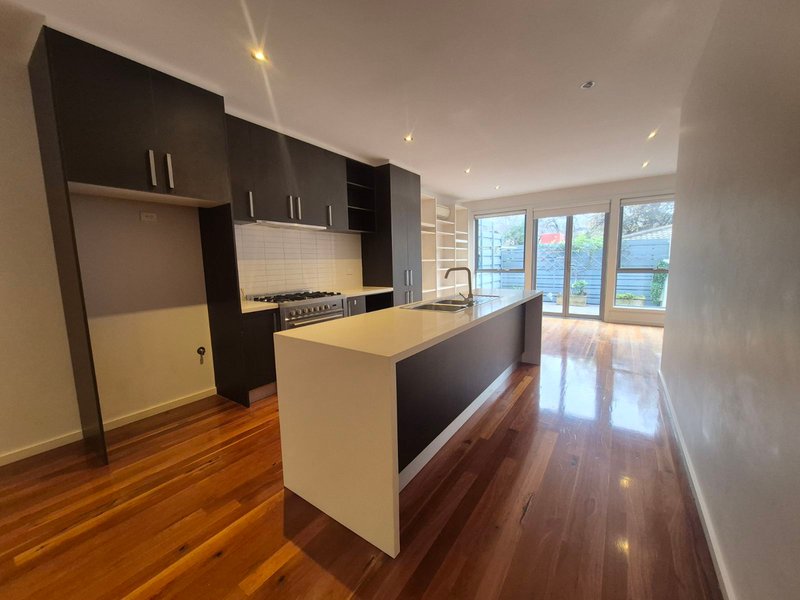 Photo - 5/6 Park Road, Surrey Hills VIC 3127 - Image 2