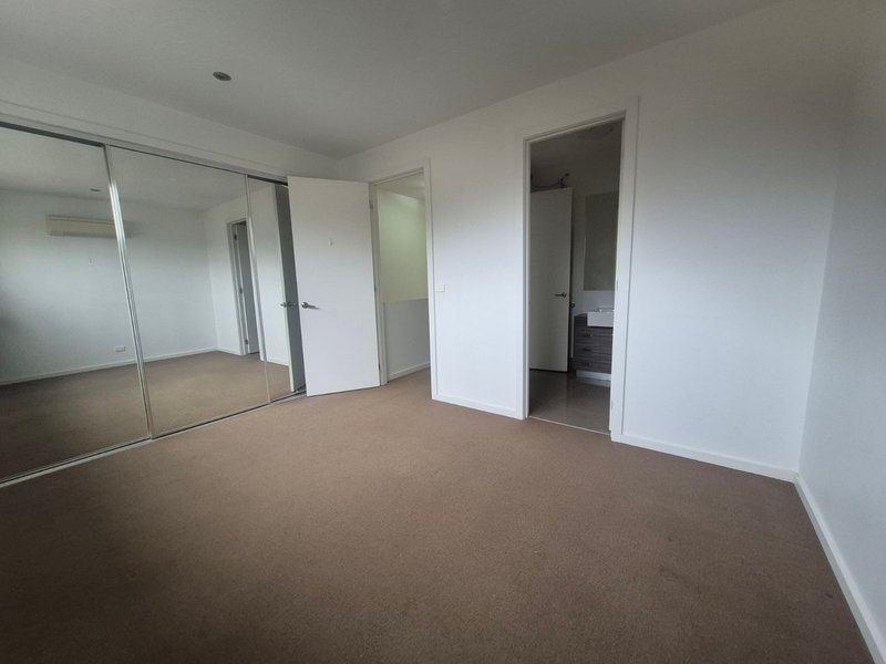Photo - 5/6 Park Road, Surrey Hills VIC 3127 - Image 7