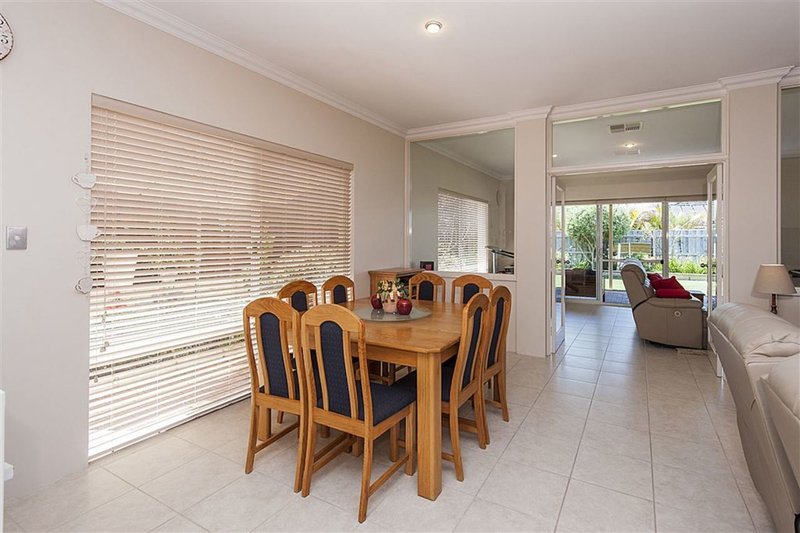 Photo - 56 Quandong Parkway, Halls Head WA 6210 - Image 10