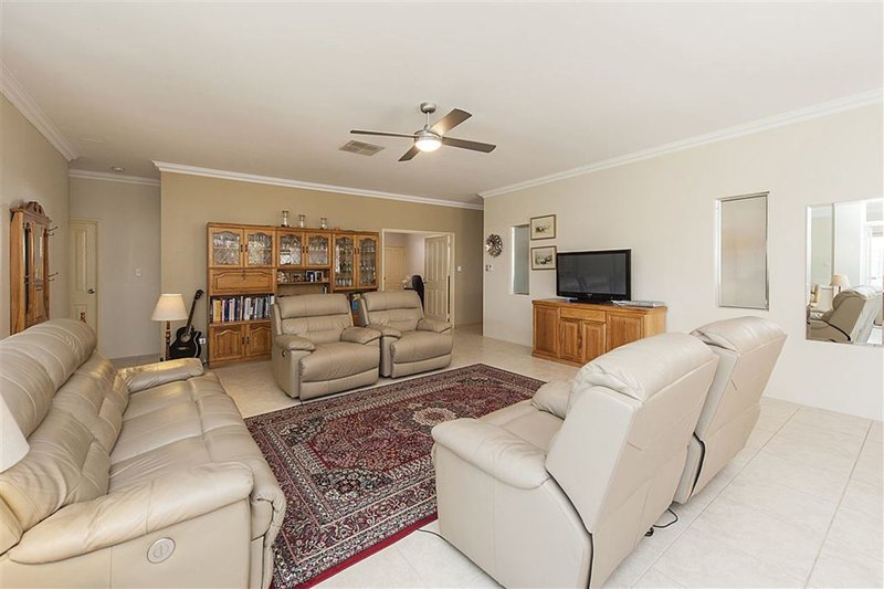 Photo - 56 Quandong Parkway, Halls Head WA 6210 - Image 14