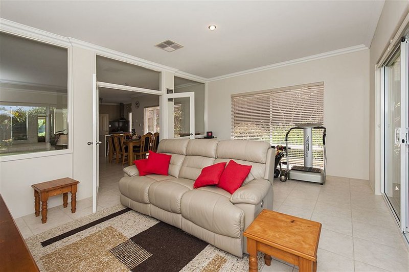 Photo - 56 Quandong Parkway, Halls Head WA 6210 - Image 16