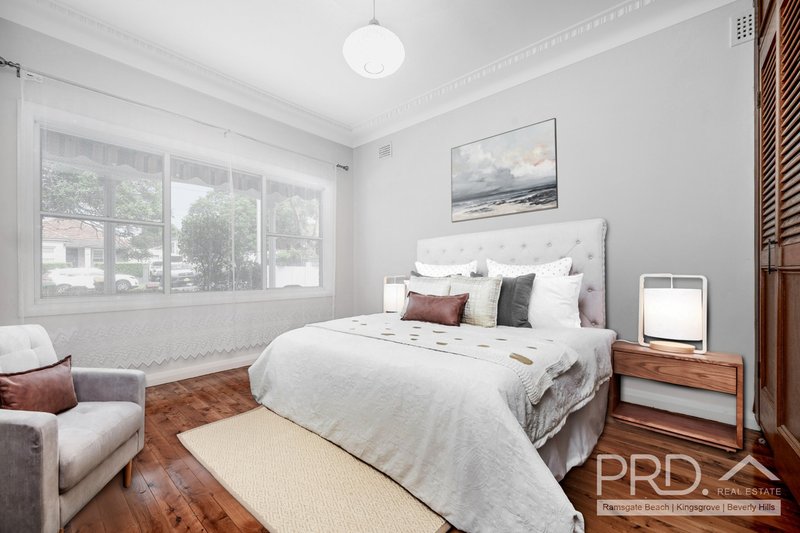 Photo - 56 Rosebank Avenue, Kingsgrove NSW 2208 - Image 5