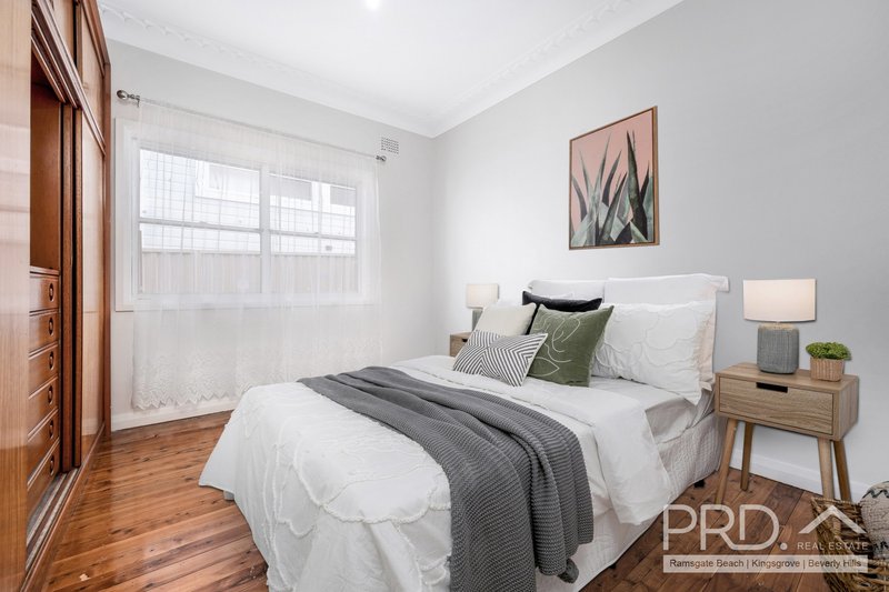 Photo - 56 Rosebank Avenue, Kingsgrove NSW 2208 - Image 6