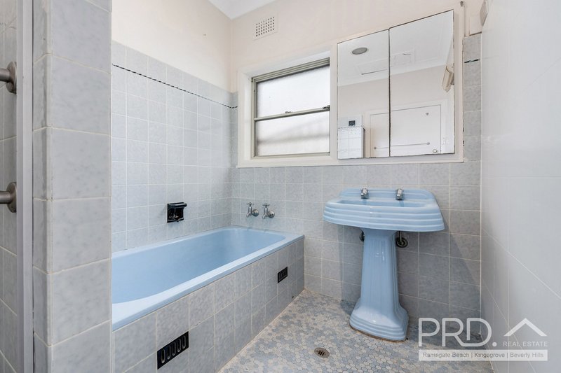 Photo - 56 Rosebank Avenue, Kingsgrove NSW 2208 - Image 7