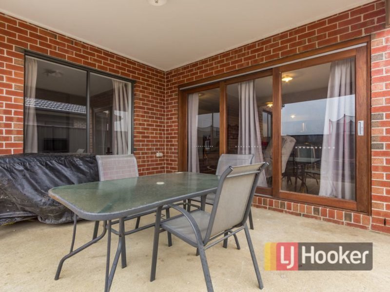 Photo - 56 Selandra Boulevard, Clyde North VIC 3978 - Image 4