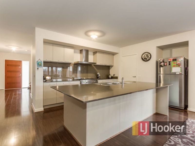 Photo - 56 Selandra Boulevard, Clyde North VIC 3978 - Image 6