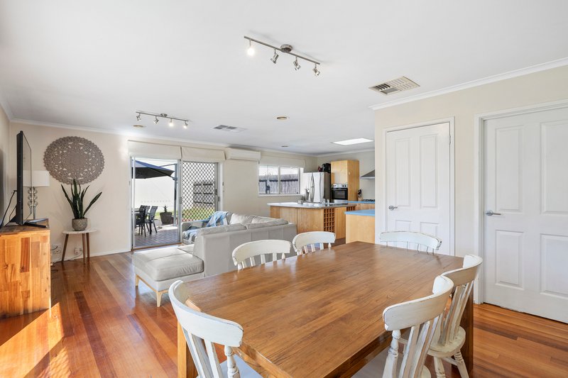 Photo - 56 Snowdon Drive, Cheltenham VIC 3192 - Image 6