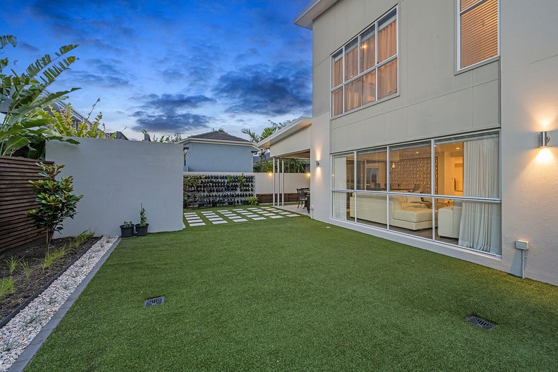 Photo - 56 Spinnaker Boulevard, Newport QLD 4020 - Image 16