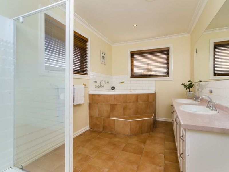 Photo - 56 Truganina Avenue, Seabrook VIC 3028 - Image 6