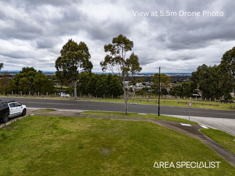 Photo - 56 Waterside Drive, Pakenham VIC 3810 - Image 3