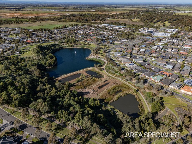 Photo - 56 Waterside Drive, Pakenham VIC 3810 - Image 10