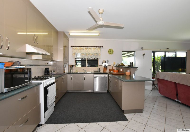 Photo - 560 Rockingham Road, Rockingham QLD 4854 - Image 5