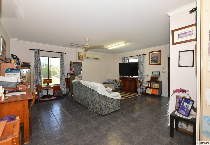 Photo - 560 Rockingham Road, Rockingham QLD 4854 - Image 14