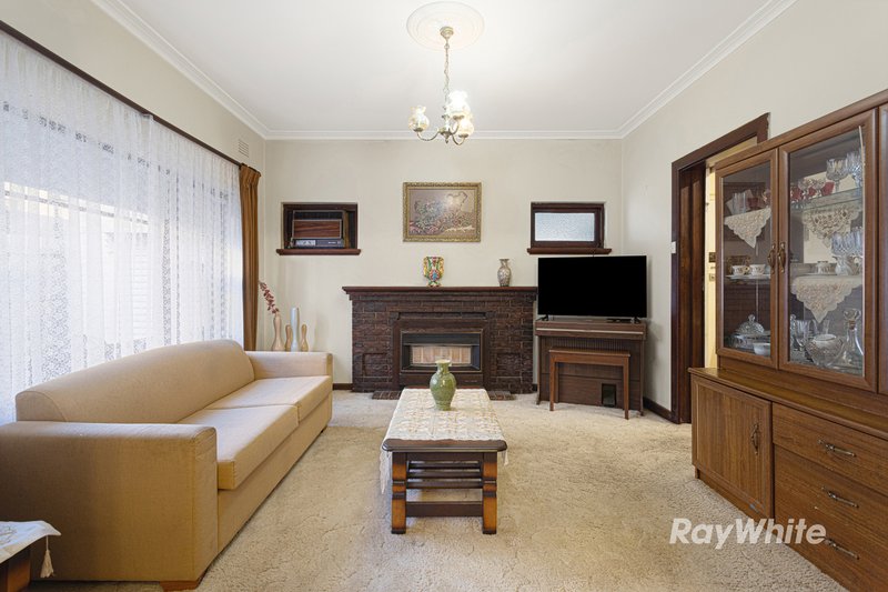 Photo - 560 Waverley Road, Malvern East VIC 3145 - Image 2