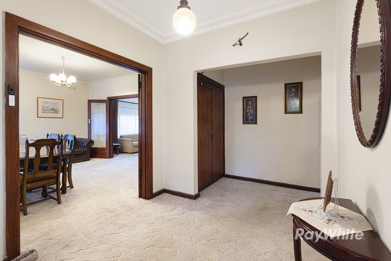 Photo - 560 Waverley Road, Malvern East VIC 3145 - Image 5