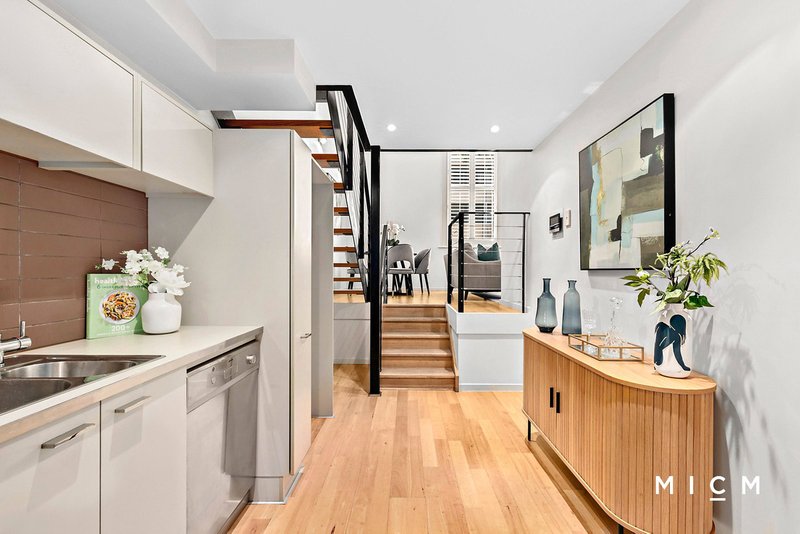 Photo - 5/61 Mackenzie Street, Melbourne VIC 3000 - Image 2