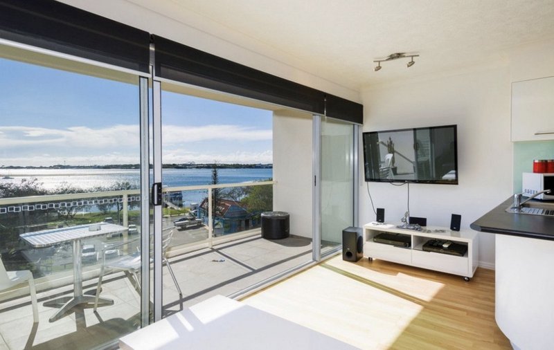 Photo - 56/106-108 Marine Parade, Southport QLD 4215 - Image 5