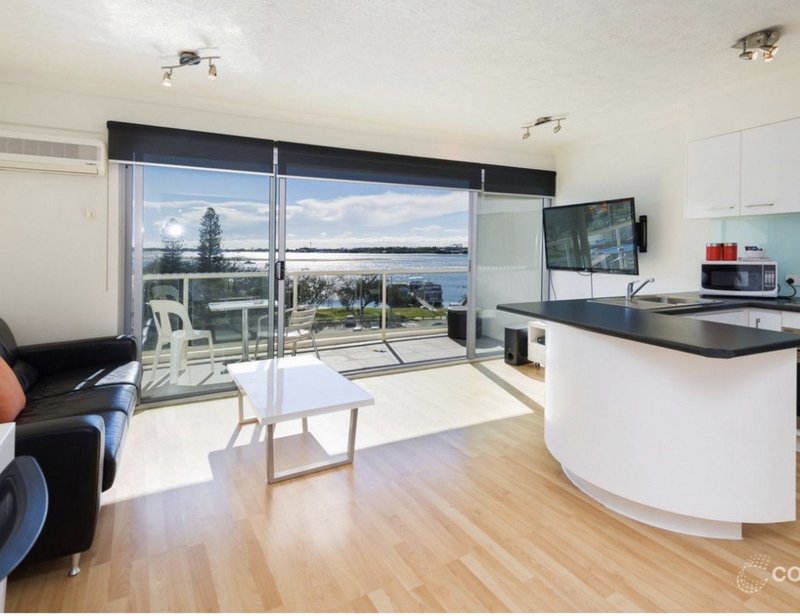 Photo - 56/106-108 Marine Parade, Southport QLD 4215 - Image 6